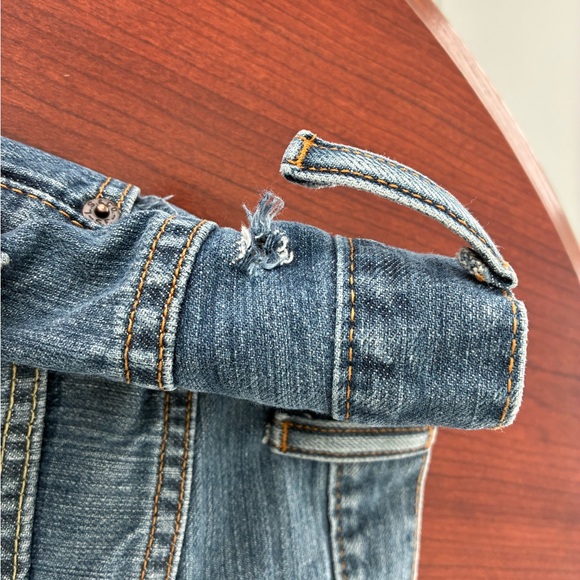 Levi 550 - Picture 3 of 5